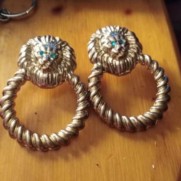 Vintage Jewelry - Vintage green eyes lion head earrings